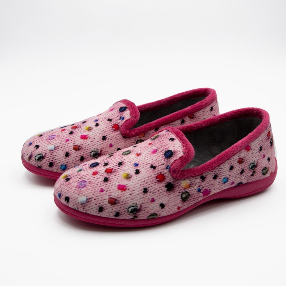 Zapatilla cerrada abalorios