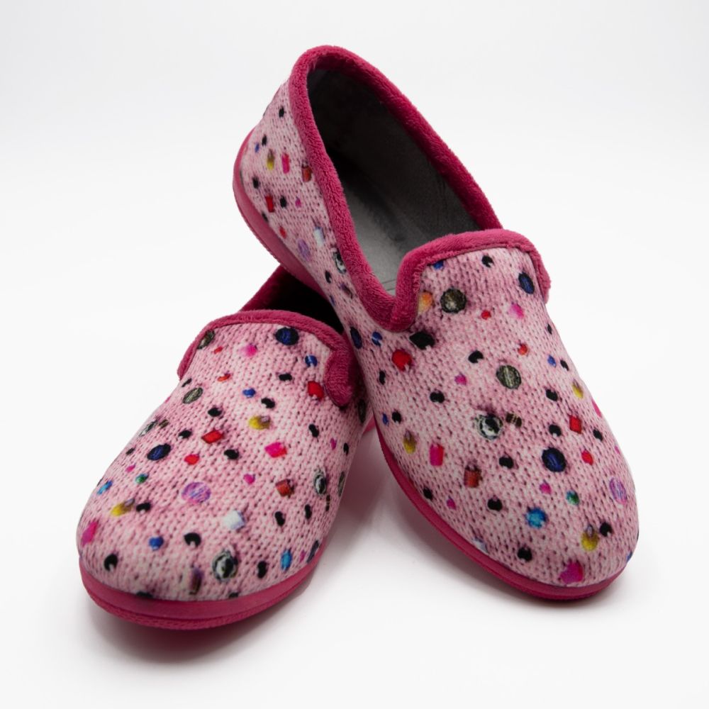 Zapatilla cerrada abalorios