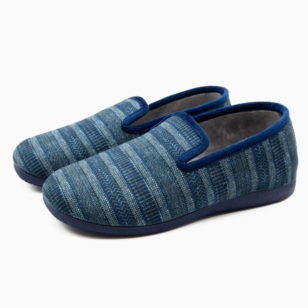 Zapatilla cerrada rayas