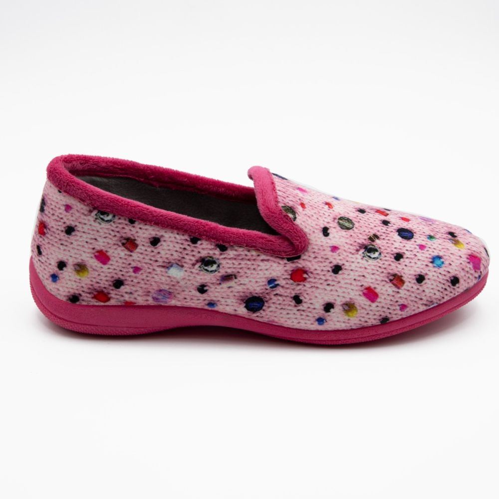 Zapatilla cerrada abalorios