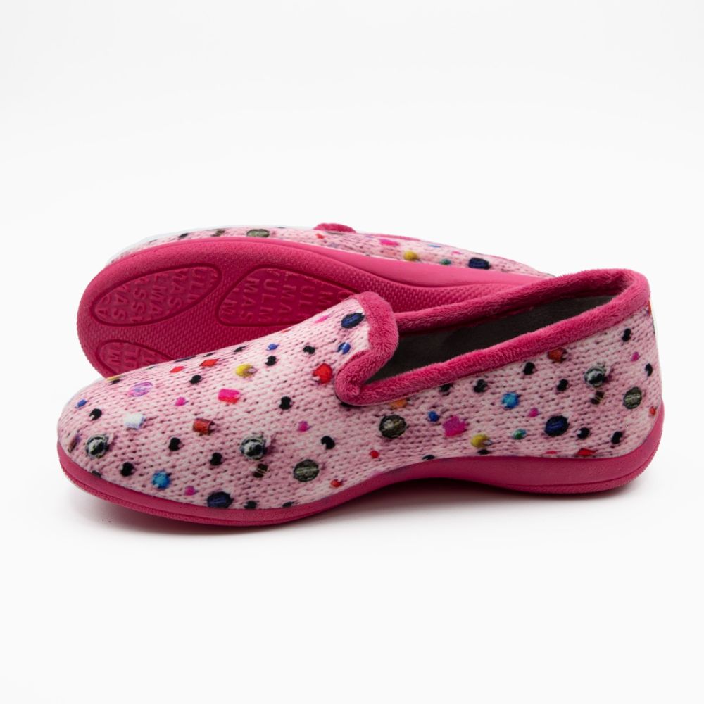 Zapatilla cerrada abalorios